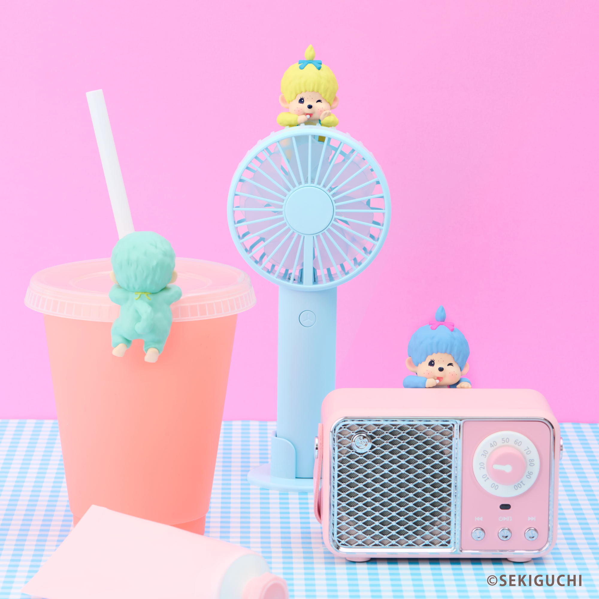 Monchhichi HIPPERS COLORS Wink Series display